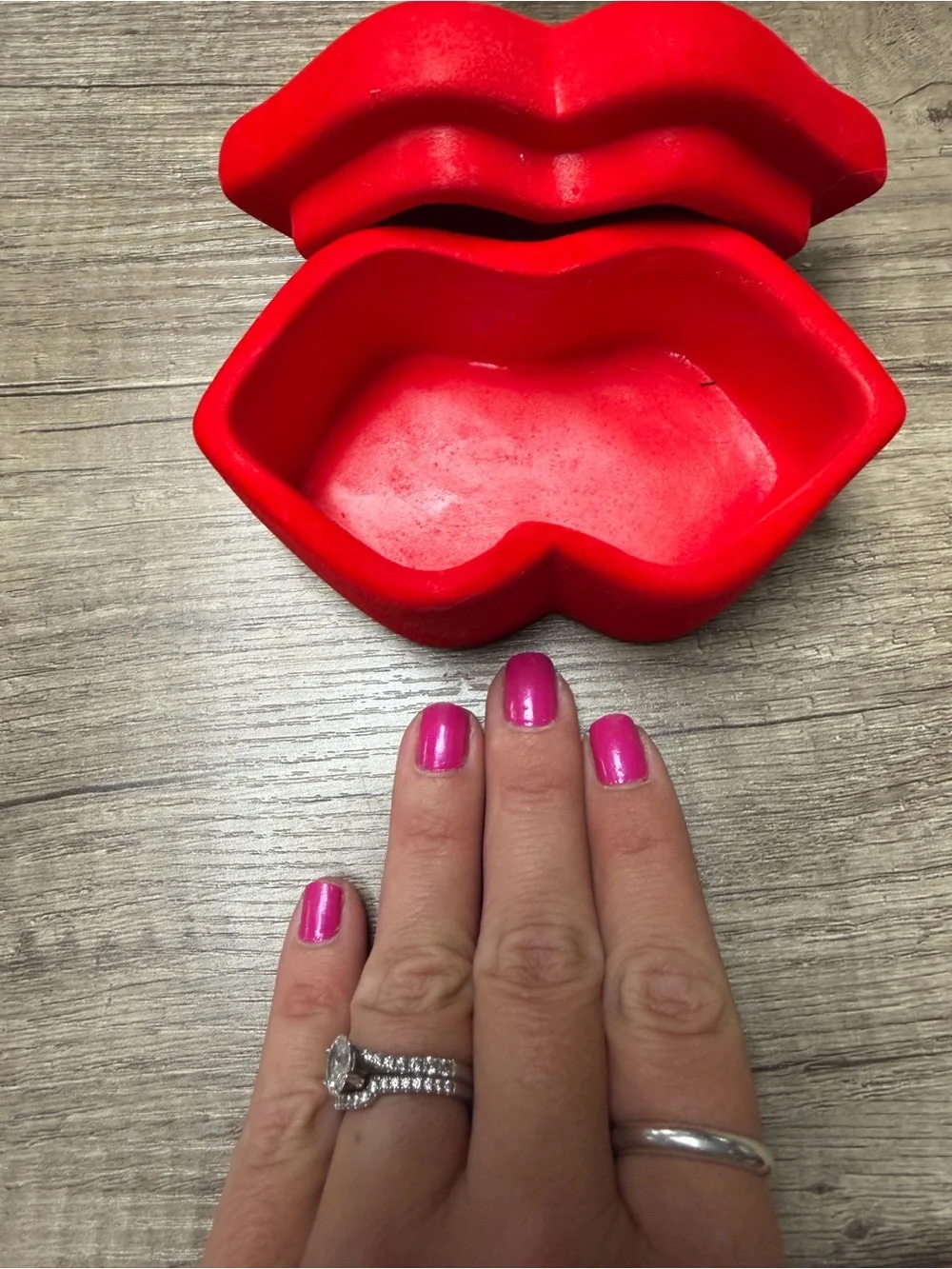 Red Lip-Shaped Velvet Makeup Case - Women Makeup